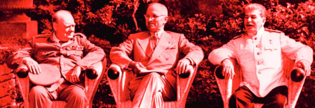 Churchill, Truman und Stalin sitzend