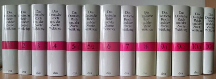 13 Teilbände mit mehr als 15.000 Seiten wissenschaftliche "Weltkrieg-II-Geschichte" sind das Vorzeigeprojekt des MGFA.