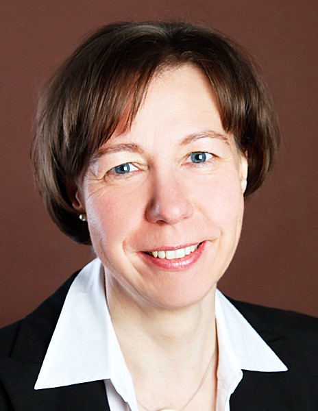 Dorothee Hochstetter ediert u.a., die Protokolle des Verteidigungsausschusses des Deutschen Bundestages.