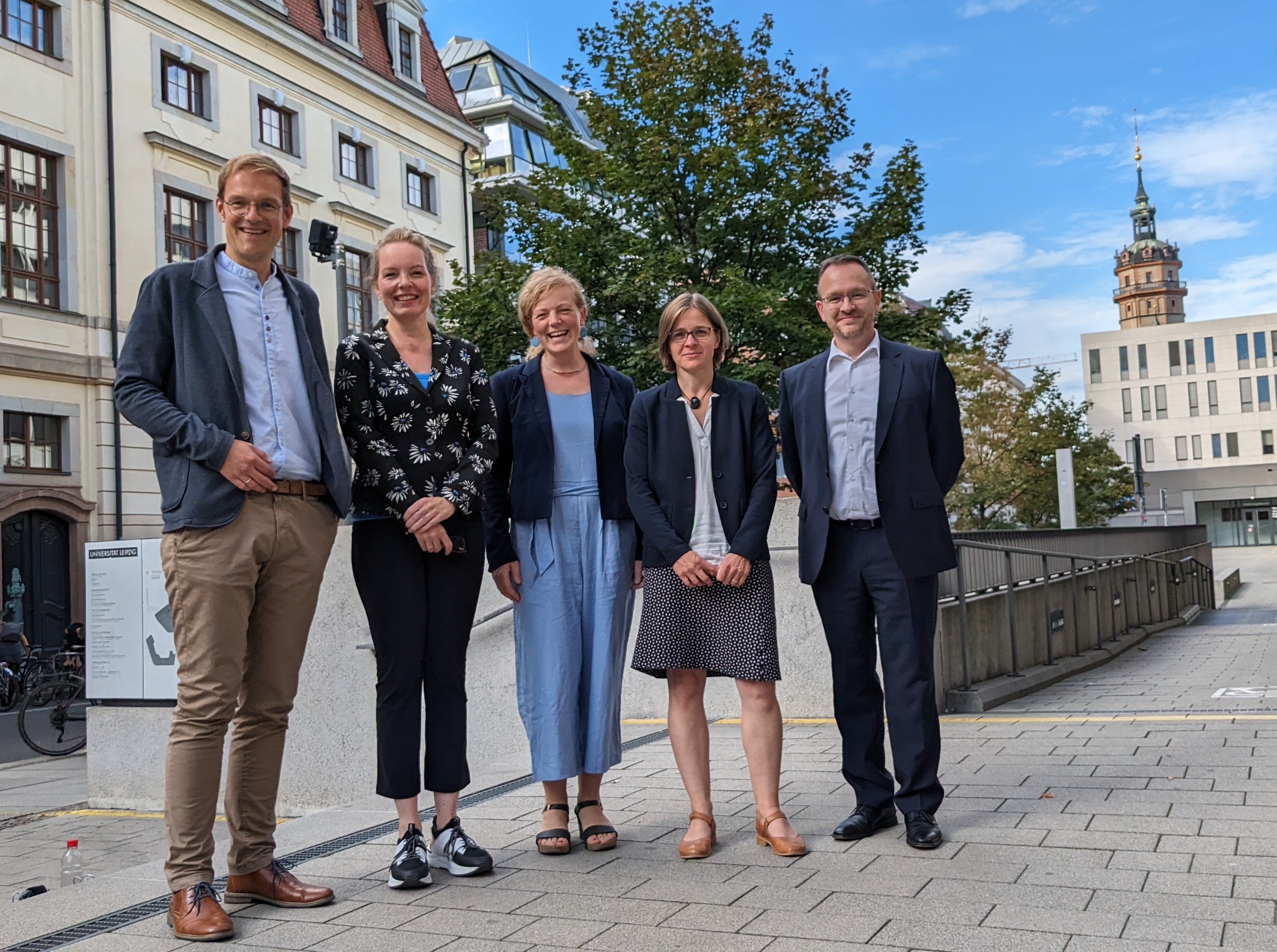 Gruppenbild der Referentinnen und Referenten der Sektion "Staatlichkeit und Streitkräfte" in Leipzig.
