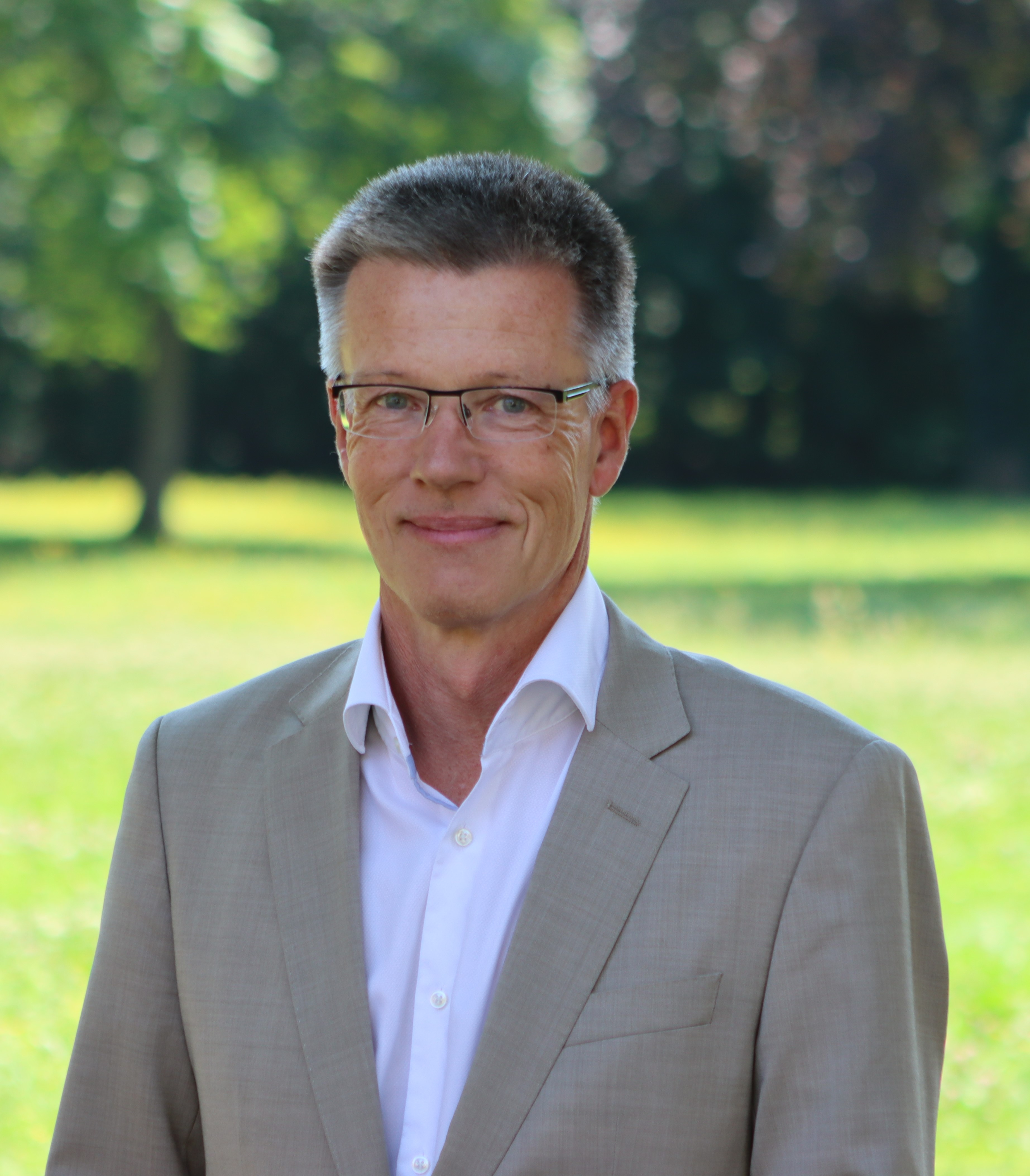 Mann mit Brille