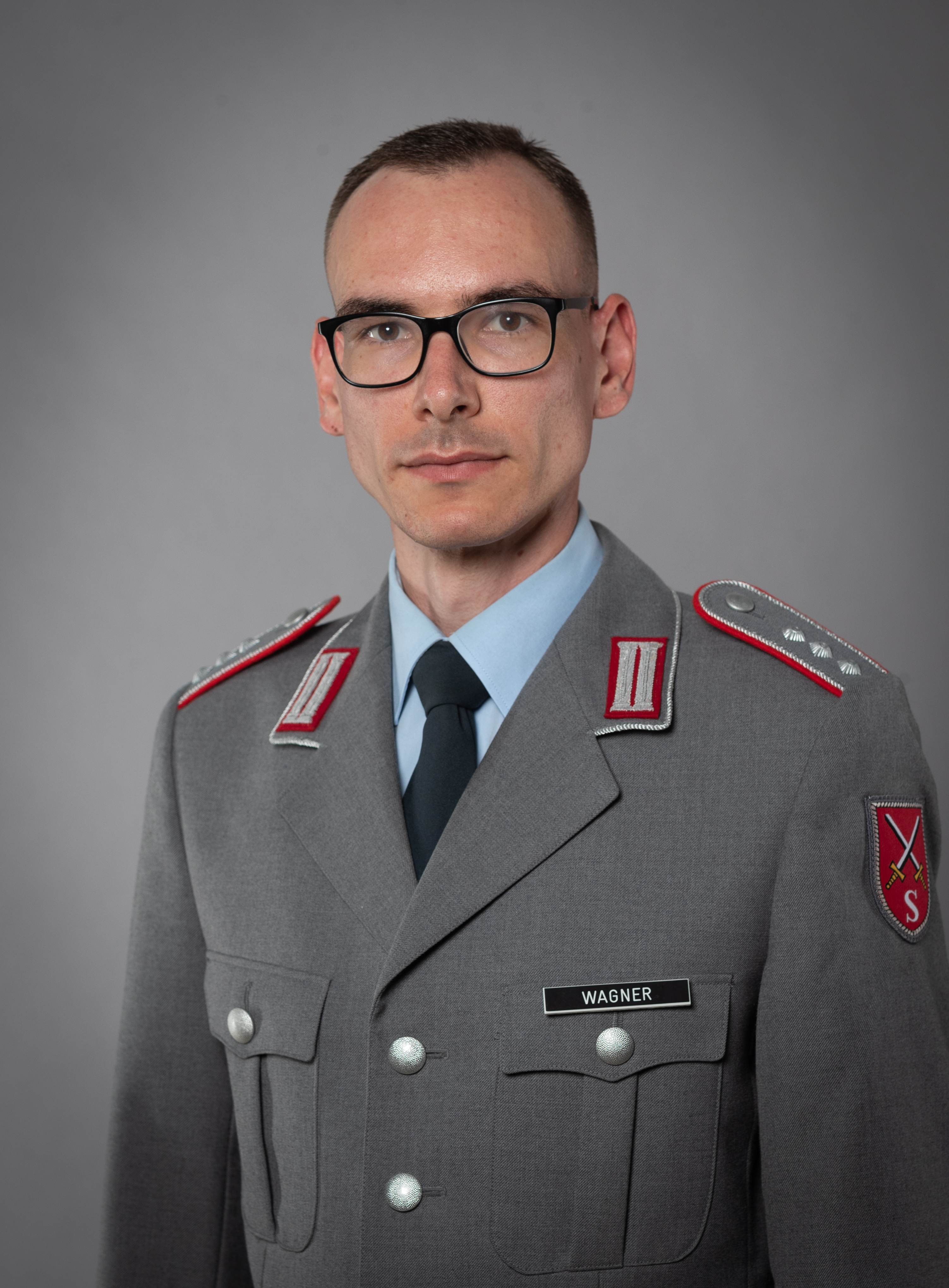 Soldat in Dienstanzug