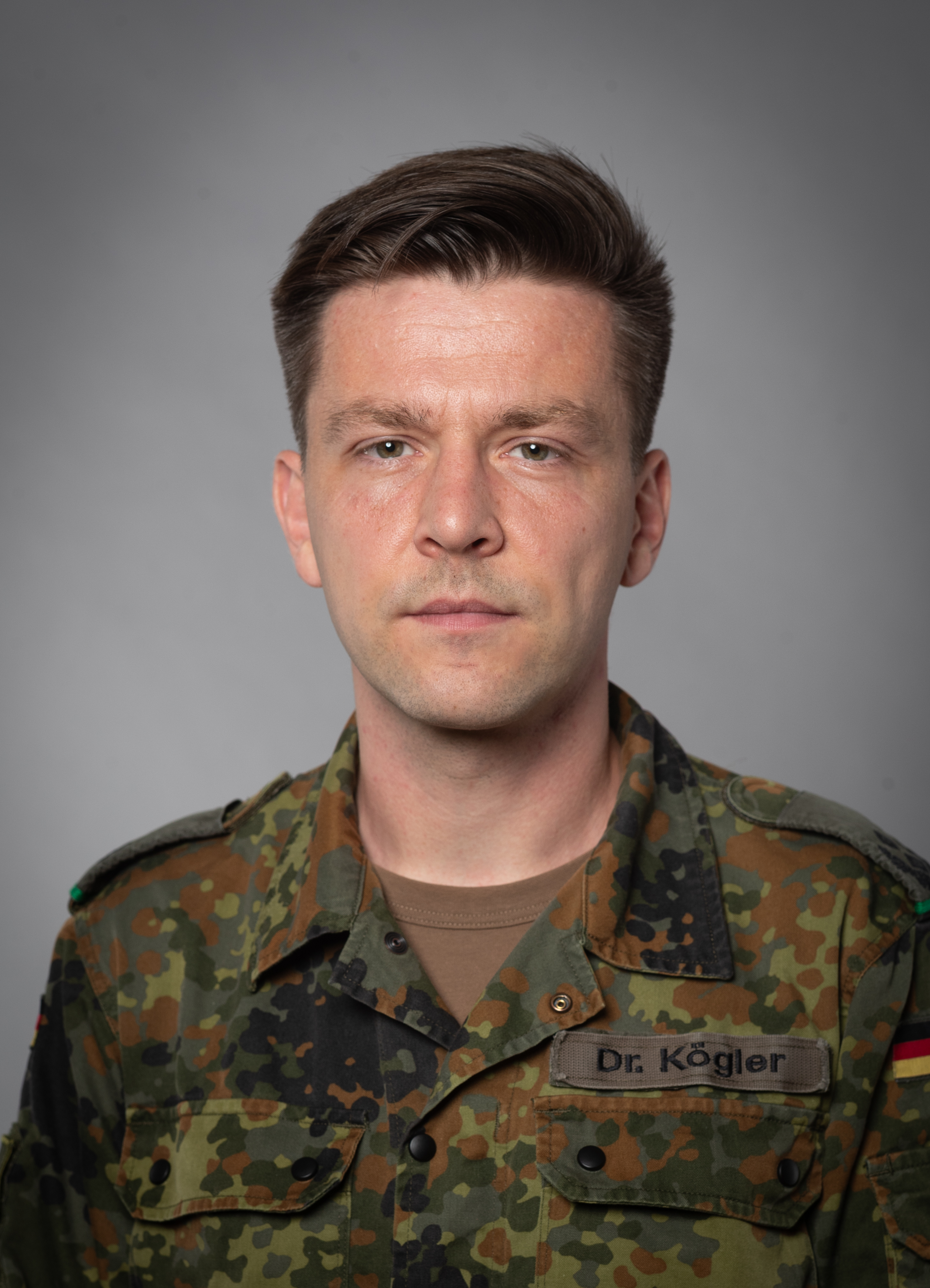 Mann in Uniform Portrait