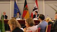 Podiumteilnehmer des Workshops