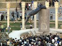 Sturz der Statue von Saddam Hussein Sturz Saddam