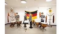 Nachstellung 4 Musiker mit Instrumenten