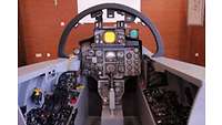 Blick ins Cockpit eines Flugzeuges