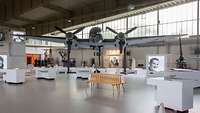 Blick in die Ausstellung "Zwischenlandung"