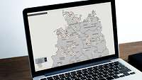 Ein Laptop mit der Interaktiven Karte als Ansicht
