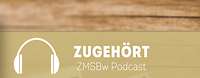 Zwei Männer lächseln während der Tonaufnahme freundlich in die Kamera