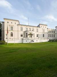 Die Villa Ingenheim Villa Ingenheim, traditionsreiches Gebäude im Westen von Potsdam