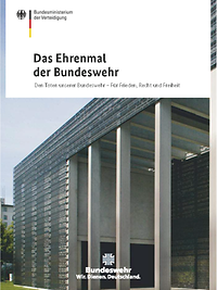 eine Art steinerner Pavillon mit hohen Betonsäulen und metallener Außenhülle