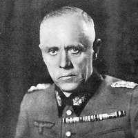 Portraitfoto von Generaloberst Ludwig Beck, der ernst in die Kamera blickt