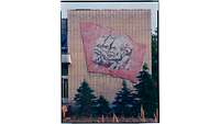 Wandmosaik an einem Gebäude. Rotes Banner mit den Portraits von Marx, Engels und Lenin.