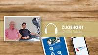 Zwei Männer schauen während der Tonaufnahme im Studio freundlich in die Kamera