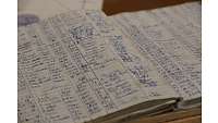 linierte Seiten mit handschriftlichen Eintragungen in 7 Spalten