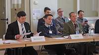 Ein Wissenschaftler aus Wien eröffnet das erste von insgesamt fünf Panels